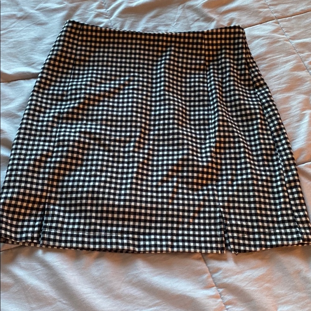 Black / white plaid skirt
